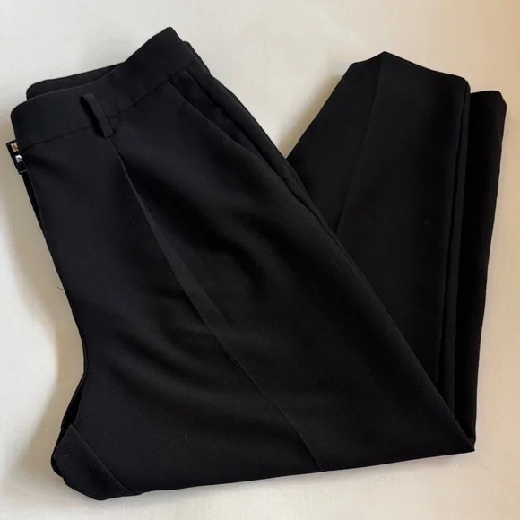 Ann Taylor The High Rise Pleated Taper Pant in Fluid Crepe 10P - Picture 2 of 5